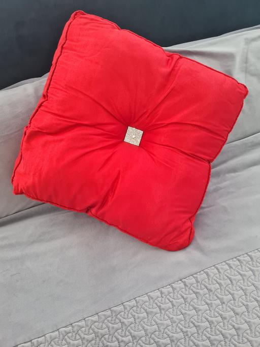 Buy & Sell North Yorkshire Middlesbrough - Photos for Large red decorative cushion