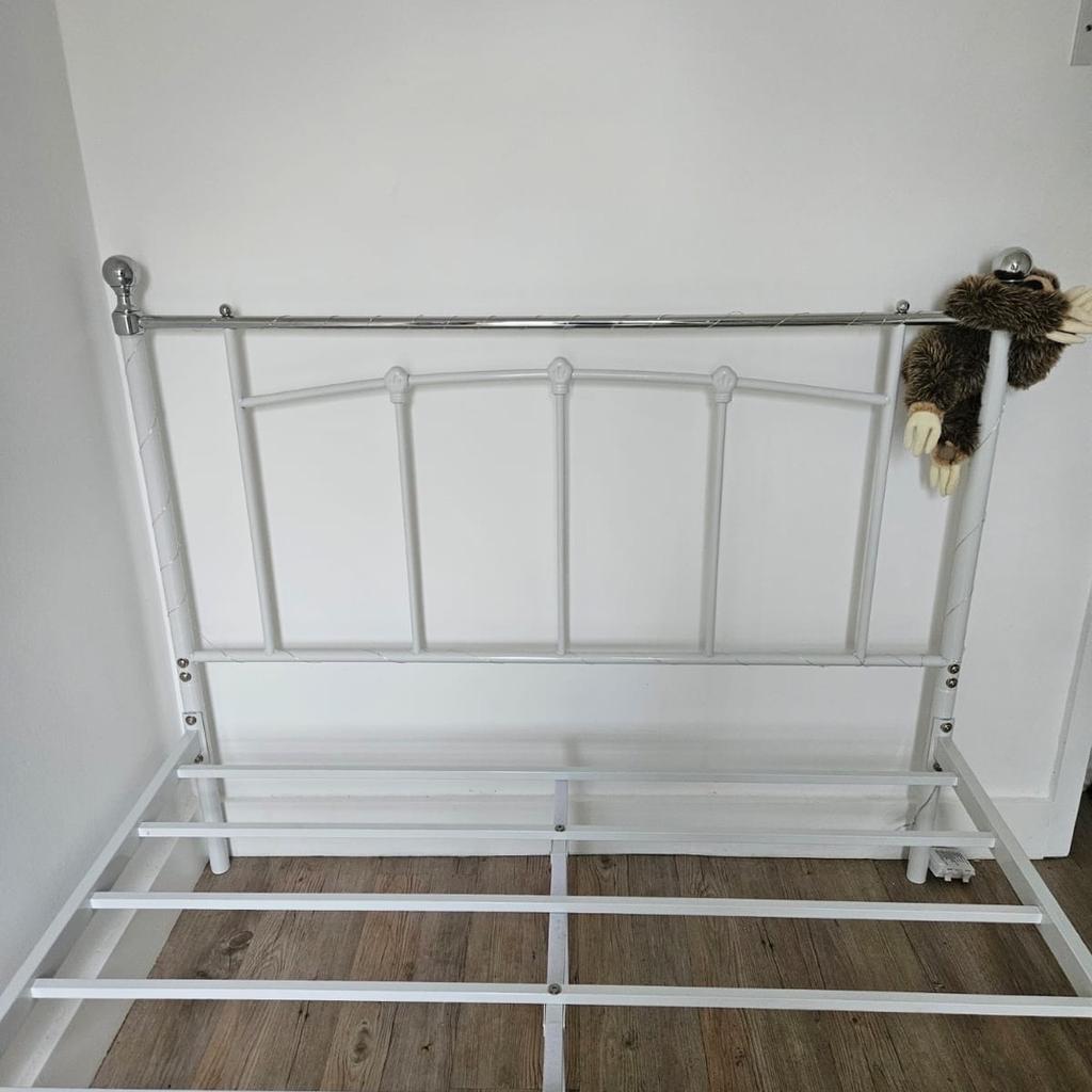 Small double bed frame less than 6 months old. Excellent condition.

* I do have a mattress to fit which has been slept on once in 6 months. Check other listings.

Frame - £100
Mattress - £100