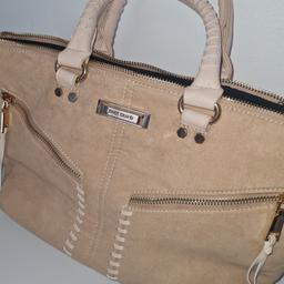 Like new.

Suede front with leather back.

neutral colour, would go with most summer outfits