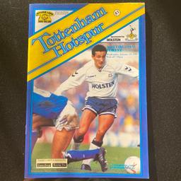 Spurs Tottenham Hotspur v Nottingham Forest
Official Match Day Football Programme Souvenir Stadium Magazine 
Barclays English League / Division 1
24th January 1990
Season 1989/1990

Check out my other listings for more vintage football programmes.

Same working day despatch 
Or cash on collection in person welcome from DA7.