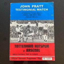 Spurs Tottenham Hotspur v Arsenal
Official Match Day Souvenir Football Programme Stadium Magazine 
John Pratt Testimonial Match
English Friendly Fixture
12th May 1978
Season 1977 / 1978

Some signs of wear from age and storage. Complete booklet.

Check out my other listings for more vintage football programmes.

Same working day despatch 
Or cash on collection in person welcome from DA7.