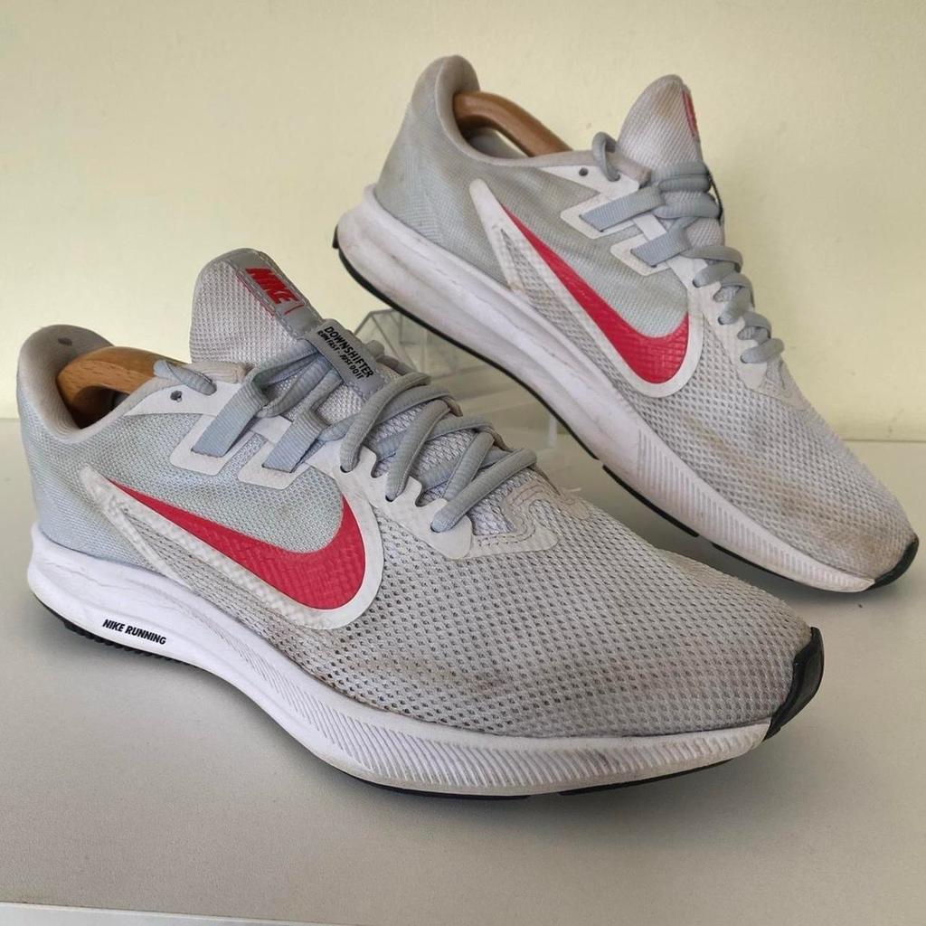 2019 Nike Downshifter 9 Womens Vegan Trainers Running Gym Sneakers
Shoe Size UK 6 / US 8.5 / EU 40
Product code AQ7486-101
Colour White/Red Orbit-Half Blue (White/Red-Grey)
Used in good condition. Missing inner soles. Removed as fits a little small. Please expect marks commensurate with being used, check photos for further details of condition.

Check out my other listings for more quality branded, vintage, retro and new clothing items.

Same working day despatch
Or cash on collection in person welcome from DA7.