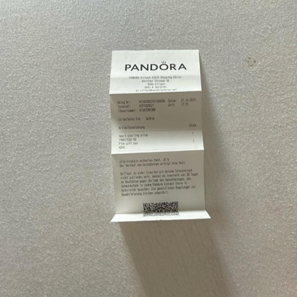 Verkaufe hier einen ganz neuen Pandora Ring da er nicht passt, nie getragen und original verpackt mit Rechnung inkludiert, bei fragen schreiben