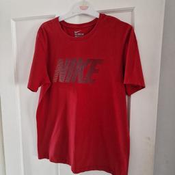 Ladies Nike Tshirt, size Medium, good condition, collection nn5 Northampton or can post at buyers expense, No sphock wallet please.