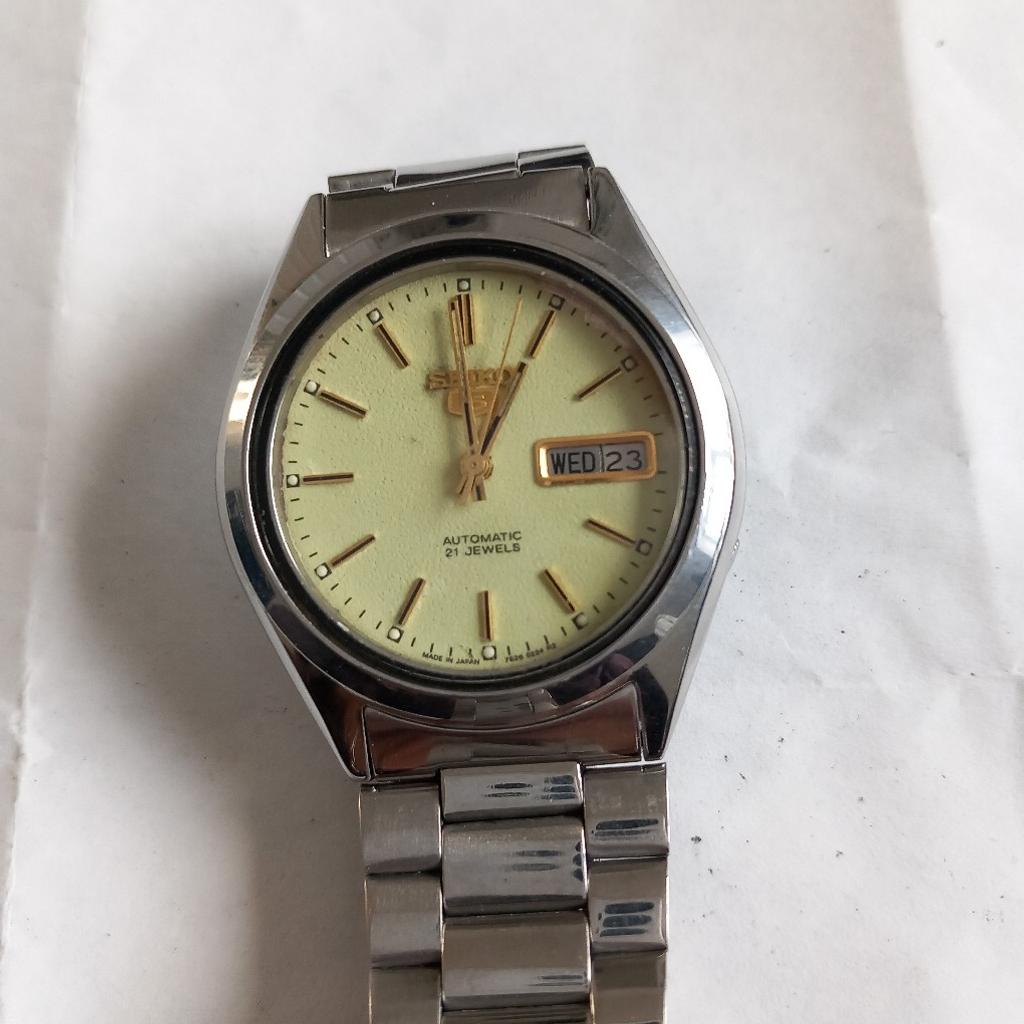 Used in an excellent condition
Yellow dial
Date and day on display
Working as it should be
100% original watch otherwise money back guarantee
Made in Japan KY
7S26-0224 R2
Water resist
Stainless Steel
7009-321J A1
3N1424
Could deliver locally at fuel charges
For further queries call
07732141935
07301227582