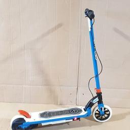 Zinc Volt XT1 Electric Scooter

💥ExDisplay/used💥

2 wheels.
Anti-slip footplate.
Easy grip handles.
Size H95, W41cm.
Weight 9.5kg.
Maximum user weight: 70kg.
Batteries required: 1 x rechargeable .
For ages 8 years and over

💥Check our other items💥