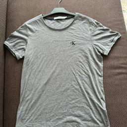 Verkaufe hier einen Calvin Klein T-Shirt für Herren in Größe S.
Der Zustand ist gut bis sehr gut, keine Risse,Löcher oder sonstige Mängel.