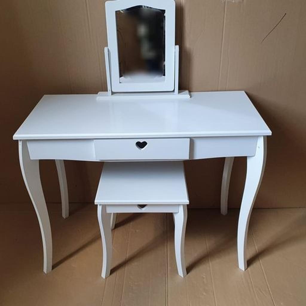 Mia Dressing Table With Stool and Mirror White

💥ExDisplay. Assembled💥See pictures

Size H120.5, W100, D45cm.
Stool included.
1 drawer
Internal drawer H6, W34.5, D29cm.

Made from MDF.
Made from FSC certified timber

💥Check our other items💥