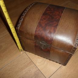 COACH HOME ANTIQUE TREASURE CHEST.BATCH NO./ID:TDO720. DATE OF MANUFACTURE JAN 15 2008. ALL COVER MATERIAL IS LEATHER. PICK UP FROM M40 1NS OR POSTAGE WOULD BE £6.99