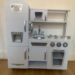 Toy kitchen for roleplay.

Comes from a smoke and petfree home.

Please see measurements & fitments below.

I have given it a little clean so it’s ready to go.

This item is for cash on collection only.

Width
85cm
34 inch

Depth
32cm
13 inch

Height including feet
35 inch
90cm

Thank you for looking.