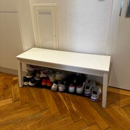 Verschenke weiße Sitzbank von Ikea
Guter Zustand 

Höhe: 45cm
Breite: 115cm 

Abholung in Neuhausen