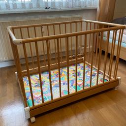 Faltbarer Baby Laufstall / Laufgitter aus Holz

Zustand: wie neu funktioniert einwandfrei 

Sofort abholbereit.