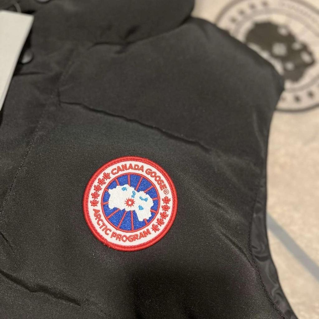 Presenting the Canada Goose Vest (gilet) in black- size L.

Brand-spanking new with all of its necessary tags still attached to it including the optional, branded dust-proof bag to complete the package.

(Happy to entertain any viable offers)

We also offer a referral loyalty program like no other for you, your family and friends - message to find out more.

For anymore information about the aforementioned/authenticity about the product(s) we sell or any other queries at all, please do not hesitate to message us here or via snapchat (@saucevault)

@saucevault, we offer:

• The highest quality one-to-ones on the market which you’ll never get called out for
• Guaranteed same day/next-day nationwide shipping
• 100% transparency between us and customer communications with any queries to ensure customer satisfactions are met

#moncler #mooseknuckles #drip #designer #summer