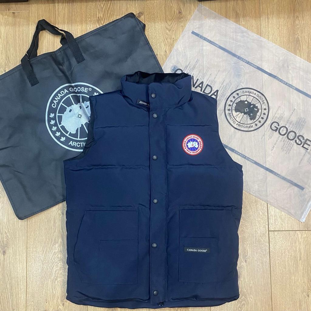 Presenting the Canada Goose Vest (gilet) in navy- size M.

Brand-spanking new with all of its necessary tags still attached to it including the optional, branded dust-proof bag to complete the package.

(Happy to entertain any viable offers)

We also offer a referral loyalty program like no other for you, your family and friends - message to find out more.

For anymore information about the aforementioned/authenticity about the product(s) we sell or any other queries at all, please do not hesitate to message us here or via snapchat (@saucevault)

@saucevault, we offer:

• The highest quality one-to-ones on the market which you’ll never get called out for
• Guaranteed same day/next-day nationwide shipping
• 100% transparency between us and customer communications with any queries to ensure customer satisfactions are met

#moncler #mooseknuckles #drip #designer #summer