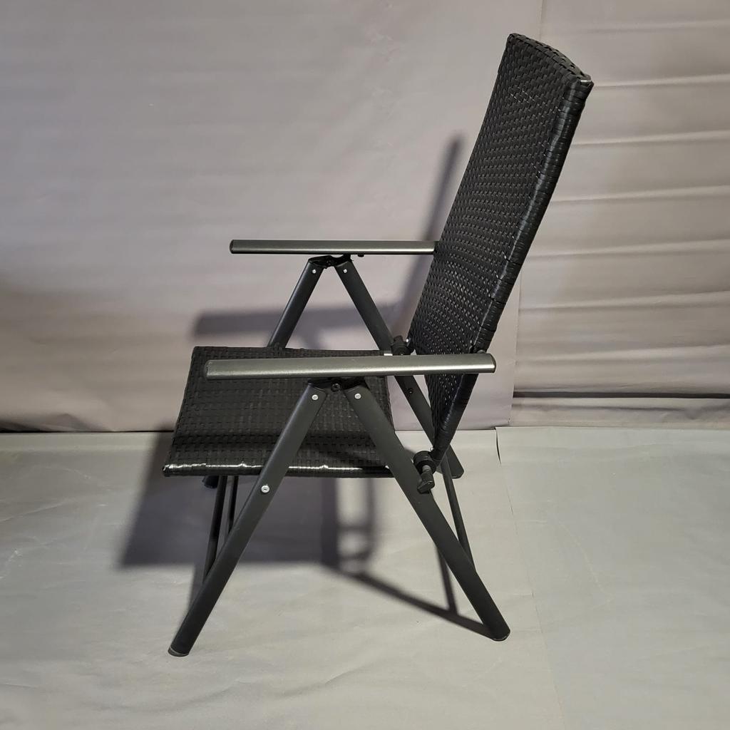 Recliner Rattan Folding Chair Black

🔶ExDisplay🔶

Chair seat and back made from rattan effect.
Size H107, W59, D72cm.
Seat height 43cm.
Seating area size W 44, D42cm.
Folding chair.
110kg maximum user weight per chair

🔶Check our other items🔶