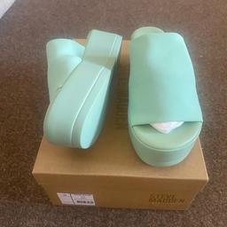 Brand new in box
Steve Madden wedge slinky Sage Sandals
Uk size 4
Ladies or girls
Collection from E13 (Plaistow )