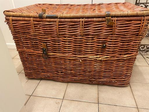 Buy & Sell Cheshire East Over Alderley - Cheshire East - Photos for Huge antique hamper basket 90cm wide