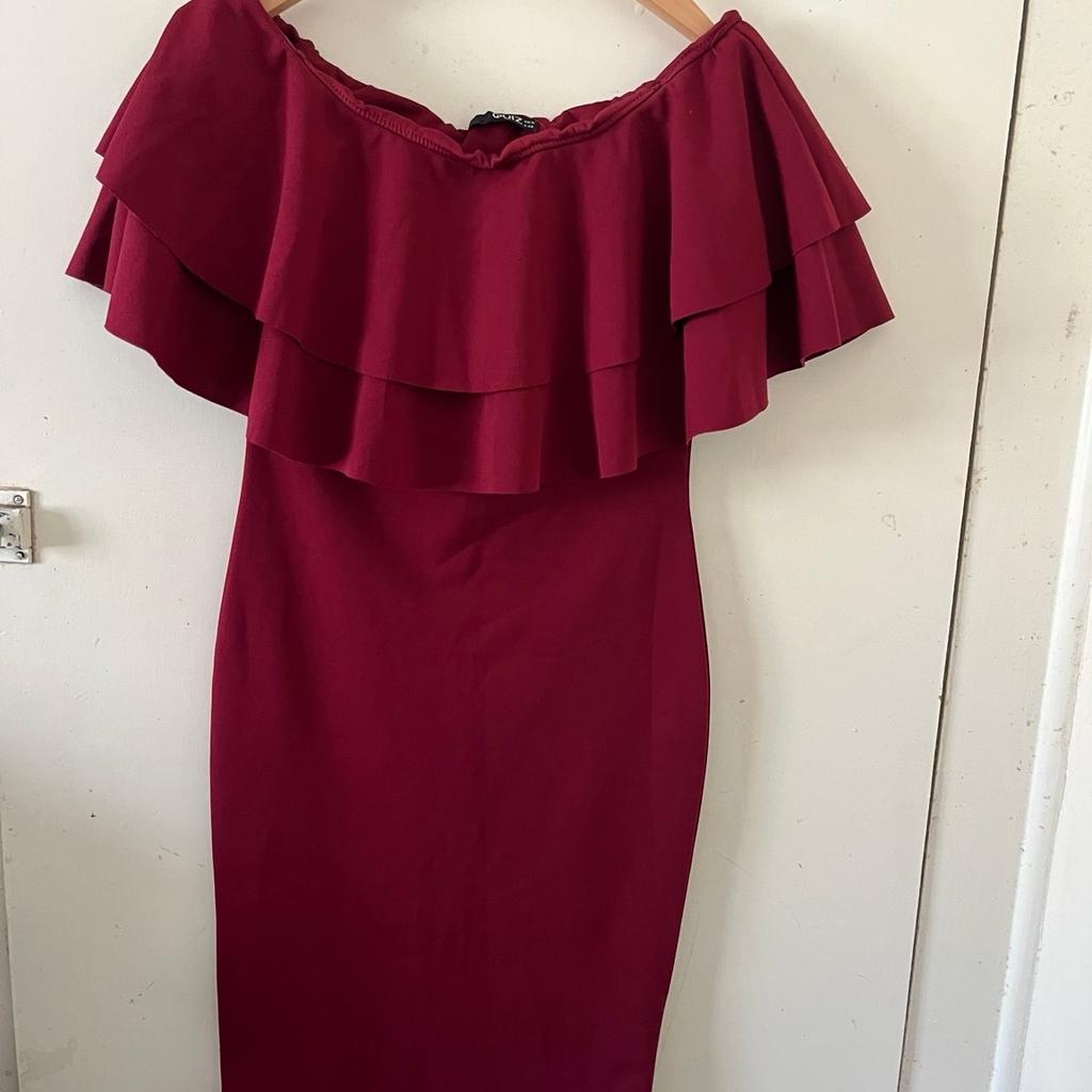 Beautiful burgundy quiz dress , perfect for party or evening out
Collection and post are available
Collection from sw16 5ub