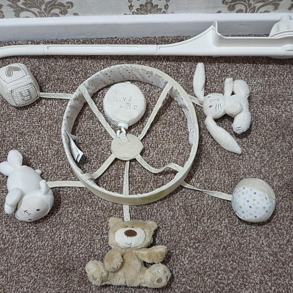 Immaculate preloved condition.

* Wind up music box, no need for batteries.
* Attaches easily to most cots and cot beds.
* Dimensions - ‎14 x 44 x 30 cm

View listing for more Teddy's Toy Box / Loved So Much By Mothercare collection range.

Rrp £30.00

From a very clean, smoke and pet free home.

Collection only, from Tyersal area in BD4.

Grab yourself a bargin!
..Once it's gone, it's gone..