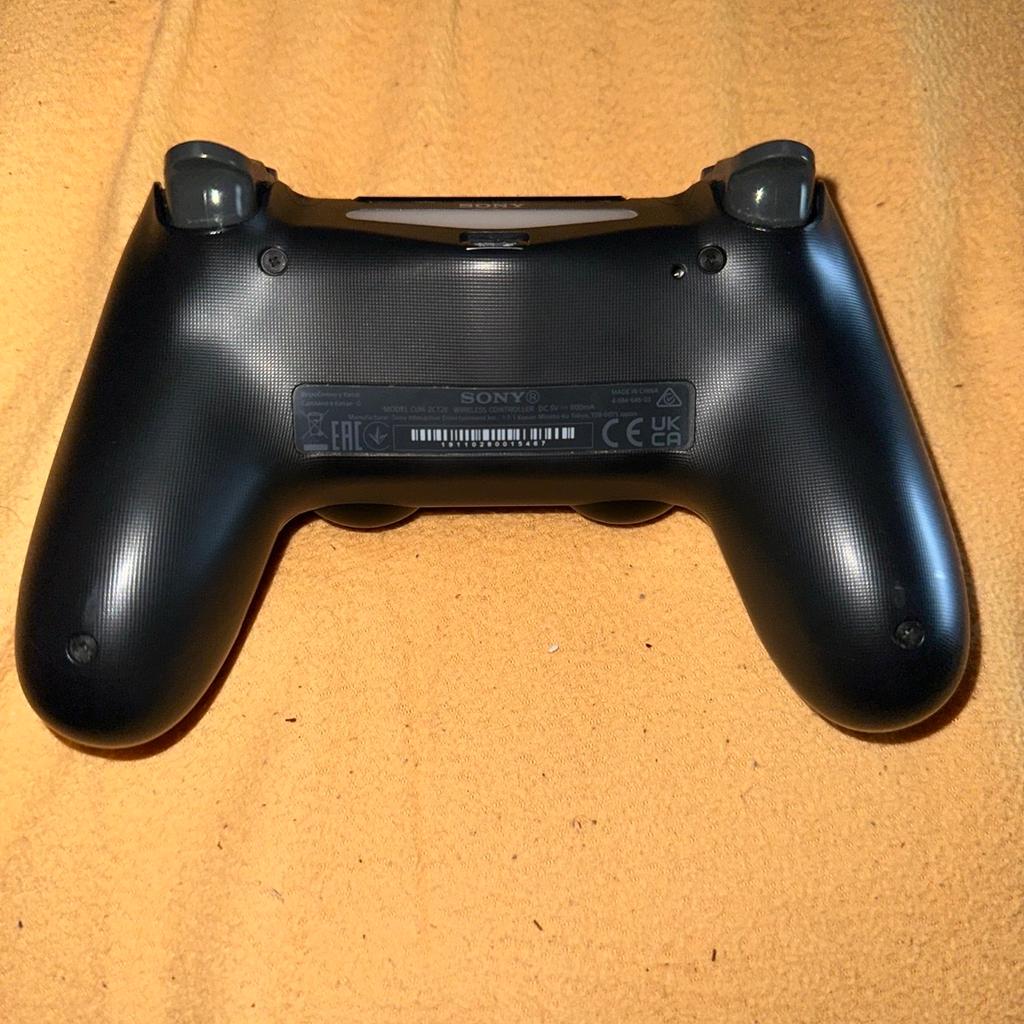PS4 Controller zu verkaufen.

Controller hat kein Stick-Drift!

Zustand ist den Bildern zu entnehmen.

Bezahlung per Paypal oder Sofortüberweisung