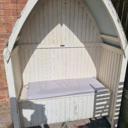 seated arbour in good condition needs a sanctuary and coat paint these are £500 plus in bq