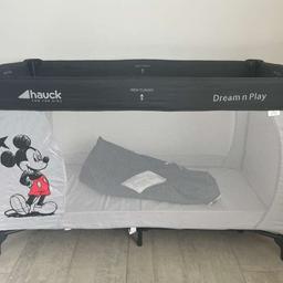 Hauck Dream’n Play Reisebett, 3-teilig, 120 x 60 cm, ab Geburt bis 15 kg, inkl. 1cm dicker Einlegeboden

-Bett wurde nur 1x aus der Verpackung genommen und angeschaut, ansonsten unbenutzt, dementsprechend keinerlei Gebrauchsspuren. Wie neu.