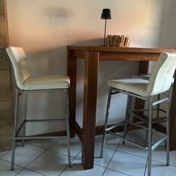 Bistrotisch aus amerikanischem Nussbaum massiv.
Tisch ist eine Sonderanfertigung vom Schreiner.

Die Stühle biete ich in einer andern Anzeige an.


Maße:
Länge 110cm
Breite 70cm
Höhe 110cm
Tischplattenstärke 4cm