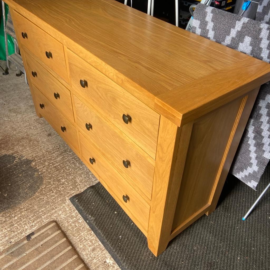 Devonshire oak range
Chest of drawers.
Great condition,
About 3 yrs old.
Currently being stored in garage as no longer needed.

Collection only.