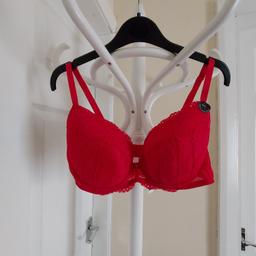 Bra “Ann Summers” Planet

 Underwire Bra Removable Pads

Red Colour

New With Tags

Sexy Lace Planet Padded Plunge Red

Actual size: cm

Breast volume: 70 cm - 80 cm

Depth bust: 14.5 cm

Size: 36D (UK) Eur 80D, US 36C

62 % Polyamide
30 % Polyester
 8 % Elastane

Cup Liner: 100 % Polyester

Padded Cup: 100 % Polyurethane

Excluding Trims

Made in China