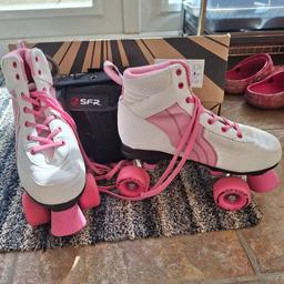 Roller Boots.
Hardly used.
Size.5.
with wrist protectors.
Collection.