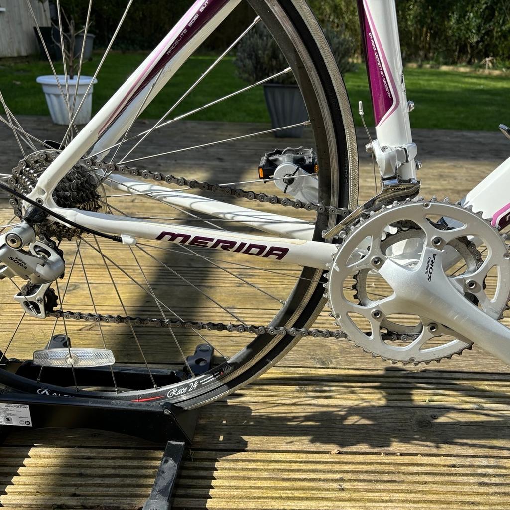 Ladies/Teenagers Merida road bike in size XS. It is in super condition with hardly any signs of wear. With 2x9 speed Shimano Sora groupset, carbon forks and full size 700c wheels. Bought for my daughter who never got in to cycling.