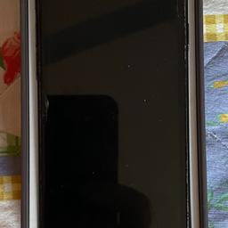 Colore space gray, Display Retina HD, Chip A11 Bionic Fotocamera da 12MP con grandangolo.Registrazione video 4K a 24 fps, 30 fps o 60 fpsRegistrazione video HD (1080p) a 30 fps o 60 fps.Touch ID.Apple Pay. Sistema operativo
iOS 16 .Auricolari,Nano-SIM, Proteggi schermo in vetro temperato.
Contenuto della confezione:Phone con iOS 13
Auricolari EarPods con connettore Lightning
Cavo da Lightning a USB
Alimentatore USB
Documentazione