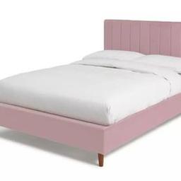 Habitat Pandora Small Double Velvet Bed Frame - Blush Pink

Mattress NOT included

💥ExDisplay. Flat packed in the box💥

Velvet frame.
Base with sprung wooden slats.
No storage.
Size W129, L206, H100cm.
Height to top of siderail 31.5cm.
11.5cm clearance between floor and underside of bed.
Weight 33kg

💥Check our other items for sale💥