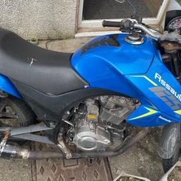 Parts bike or working project 
Battery is dying
No MOT
Indicators don’t work
Headlight only has high beam
Small dent on side of fuel tank
Seat lock and stearing lock don’t work 
New Speedo fitted but wiring isn’t connected properly