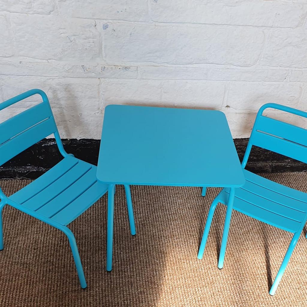 Kids Metal Table and 2 Chairs Set Blue

💥New/other💥

Metal table top.
Table size: H46, W48, L48cm
Seat height 29cm.
Frame made from metal.
Chair seat and back made from metal.
Stackable chairs.
Size H55, W42, D38.5cm.
30kg maximum user weight per chair
Total weight 8.1kg

💥Check our other items💥