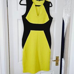 2 coloured quiz dress with a textured style material, easy wear pull on style, small size 16.

cash and collection only, thanks.
possible delivery to Conisbrough on Saturday mornings only around 11 am.