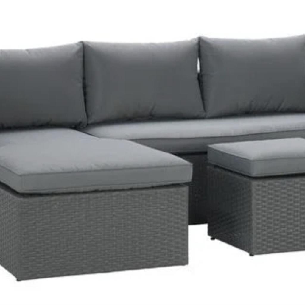 🔹️Habitat 4 Seater Rattan Garden sofa set

🔹️New

🔹️Sofa size H62.5, W70. D123cm.

🔹️Stool size H39, W45, D45cm

🔹️Sofa Set can be assembled with the chaise on the left or the right.