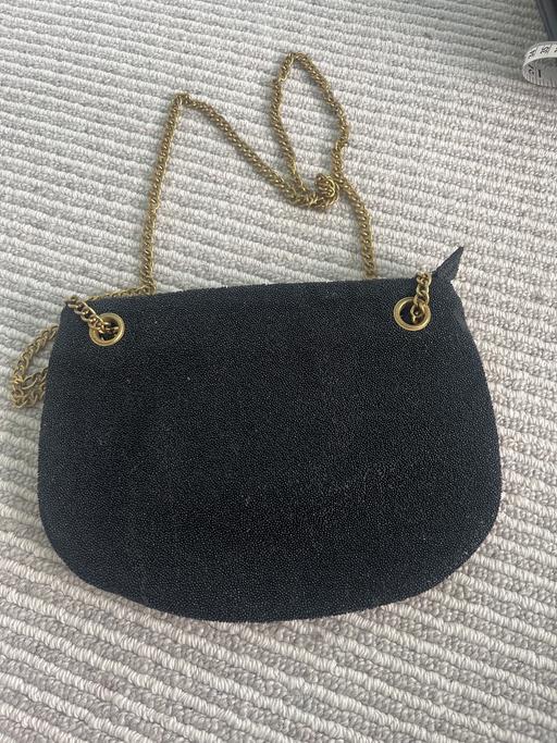 Buy & Sell South East London Kidbrooke - South East London - Photos for Black shoulder bag with gold chain strap