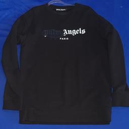 Hello, I offer brand clothes. Everything is original, the sizes are XL for the Palm Angels sweater and twice XL for the Kenzo T-shirts.

If you have any questions please & contact me and for more pictures.

Greets
Malik