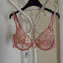 Bra “Gorgeous” Debenhams Underwire

 Pink Colour

 New With Tags

Dd+Applique Embroidery Plunge Bra.

Underwired Non-padded

Actual size: cm

Breast volume: 75 cm - 80 cm

Depth bust: 18.5 cm

Size: 36DD (UK) Eur 95DD,FR 95DD,USA 36D

Main: 87 % Polyamide
 13 % Elastane

Cup Liner: 100 % Polyamide

Excluding Trim

Made in Bangladesh