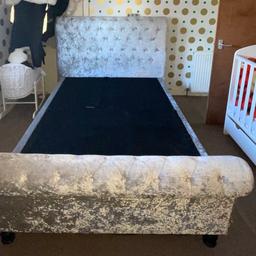 Double crushed velvet silver double bed frame in clean good condition
slate boards base one is damaged so would suggest new slate boards for mattress to rest on but apart from that bed is all good only 1 and half year old bed is now dismantled easy to put back up
Has to be collected asap as having a clear out