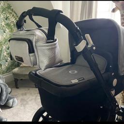 Bugaboo Cameleon 2016 model,
Grey melange sun canopy and carrycot cover, extra carry cot cover and footmuff, black frame, and seat unit included. Good used condition with signs of wear, nice buggy