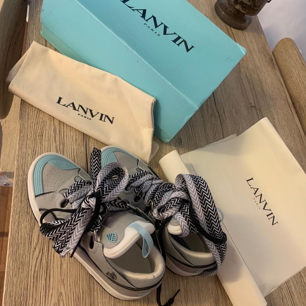 LANVIN TRAINERS SIZE 4

ORIGINAL BOX AND DUSTBAG

EXCELLENT CONDITION

PICK UP HUNTS CROSS LIVERPOOL OR POST AT BUYERS COST