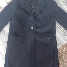 Good condition 
womens medium zara coat
£15 no offers
Plz check my other listings