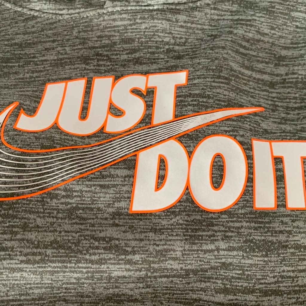 Boys NIKE Dri Fit “Just Do It” Hoodie Grey Orange Age 6

Great condition only worn twice, from a smoke and pet free home.

Postage or Collection Woodford, IG8.

More boys clothes for sale please see otheristings for photos or welcome to look when you collect.