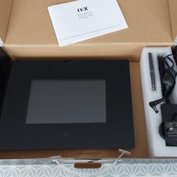 Nix 7" digital photo frame boxed with power adapter and unused remote.

Good condition and can be seen fully working.

Collect only.