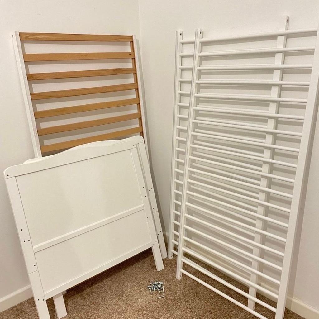 Cot Bed/Toddler Bed
Dimensions: 140 x 70cm
Colour: White

Brand new Mattress also available for £60

Height can be adjusted depending on child age.
Used but in excellent condition.
Pet & Smoke Free Home.
Collect unassembled - easy assembling - All screws included.