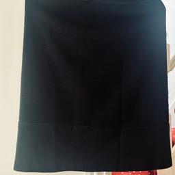 Black skirt with zip fastening 
M&S 
Good condition 
Will send through Evri