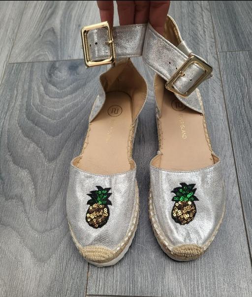 Buy & Sell Surrey Elmbridge - Photos for River Island Womens Flat Sandals Metalic / Ne