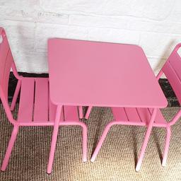 Kids Metal Table and Chairs Set Pink

💥New/other💥

Metal table top
Table size: H46, W48, L48cm
Seat height 29cm.
Frame made from metal.
Chair seat and back made from metal.
Stackable chairs.
Size H55, W42, D38.5cm.
30kg maximum user weight per chair
Total weight 8.1kg

💥Check our other items💥